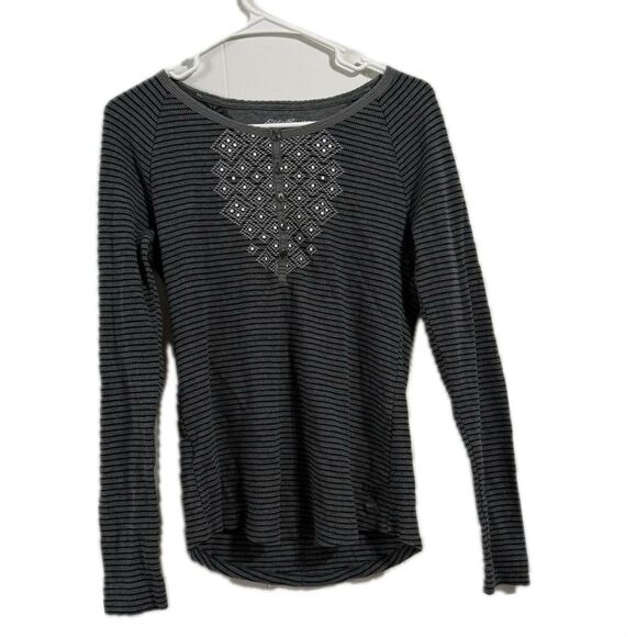 Eddie Bauer Gray Long Sleeve Sweatshirt with Crew Neck and Embellished Design - Picture 1 of 6